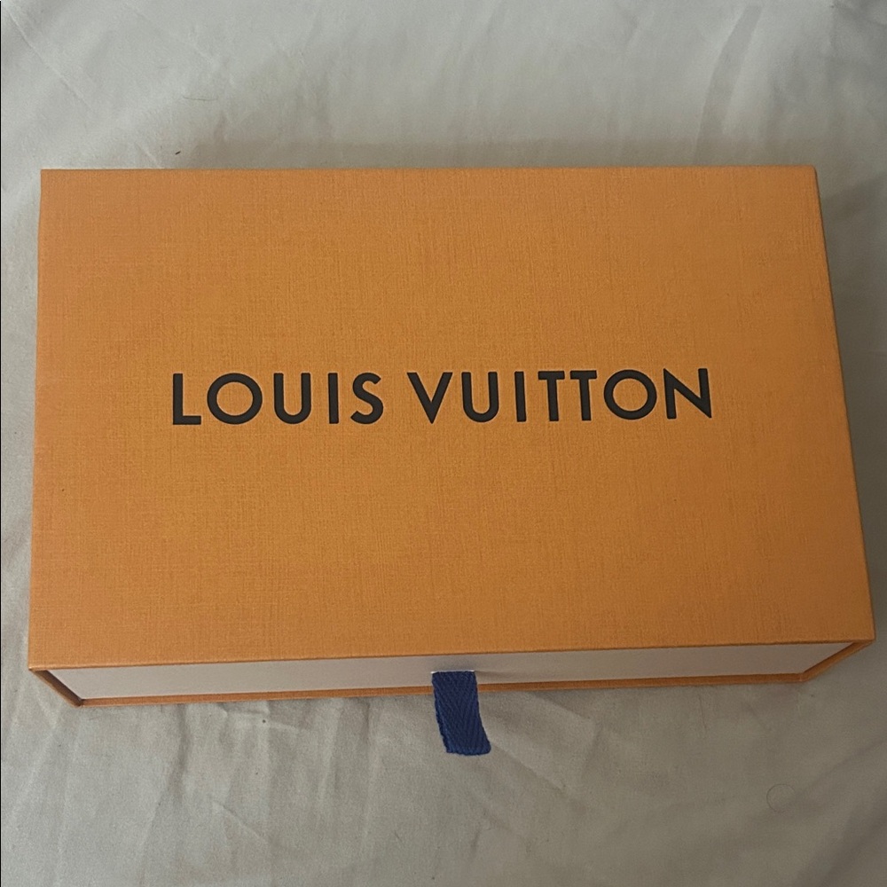 Louis Vuitton Signature Box With Ribbon & Dustbag